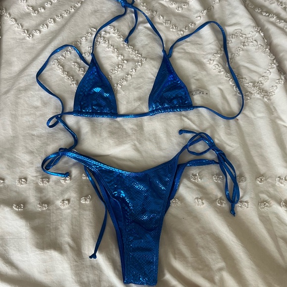 Bikini - Picture 2 of 5